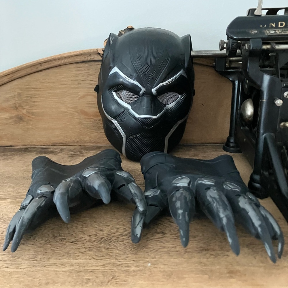 Marvel Black Panther Mask and Claws